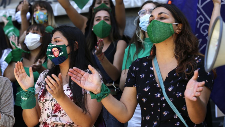 Convergencia Social organizó "Pañuelazo" en apoyo a despenalización del aborto