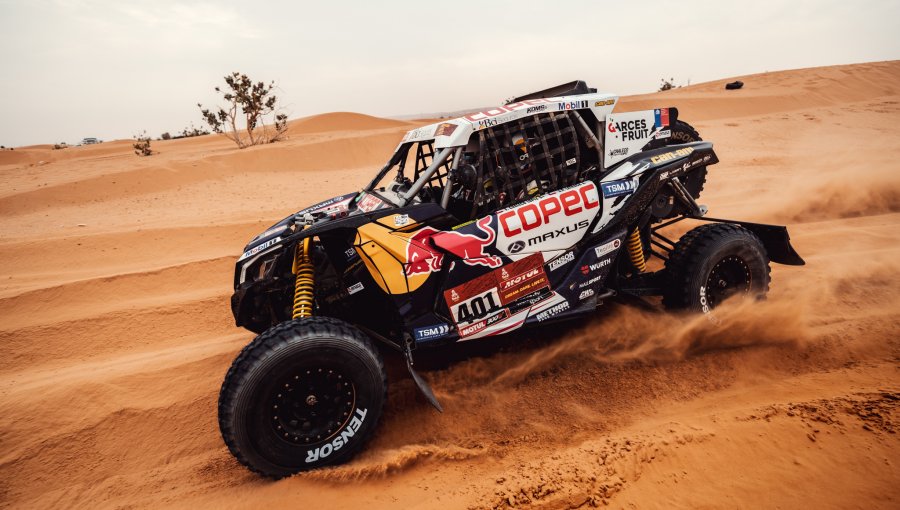 "Chaleco" López llegó segundo en penúltima etapa y quedó cerca del título en UTV del Dakar