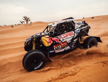 "Chaleco" López llegó segundo en penúltima etapa y quedó cerca del título en UTV del Dakar