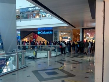 Prohíben funcionamiento de tienda del Mall Marina Arauco de Viña por aglomeración de personas