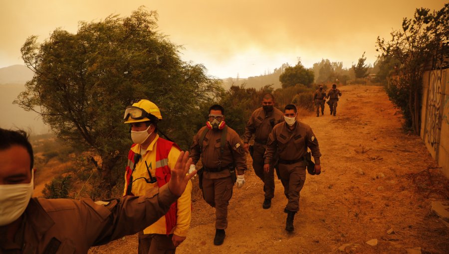 Esval anuncia "corte solidario" para apoyar combate del incendio en Quilpué