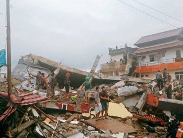 Al menos 35 muertos y 600 heridos tras terremoto magnitud 6,2 en Indonesia