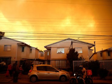 Solicitan evacuar cinco sectores de Quilpué a raíz de propagación de incendio forestal