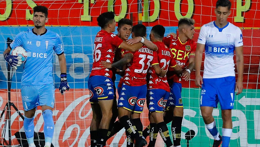 La UC rescató en la agonía un heroico empate con nueve jugadores ante U. Española