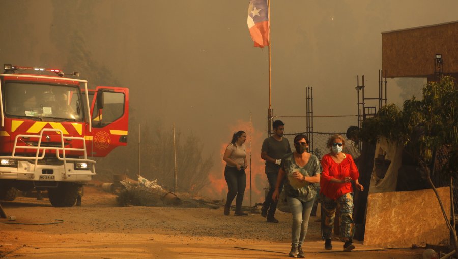 Sigue Alerta Roja en Quilpué: Incendio ya ha consumido más de 2 mil hectáreas