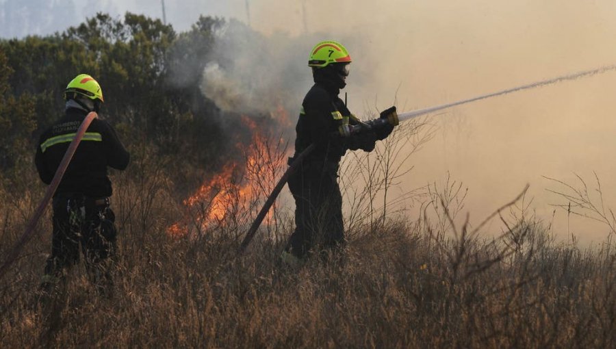 Hombre acusado de iniciar dos focos de incendio en Casablanca quedó en prisión preventiva