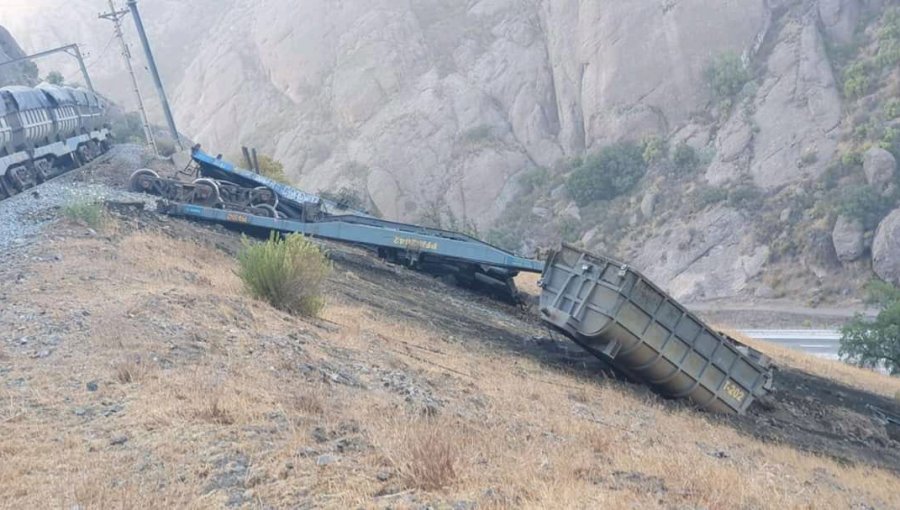 Tren que transportaba concentrado de cobre descarrila en la cuesta Las Chilcas de Llay Llay