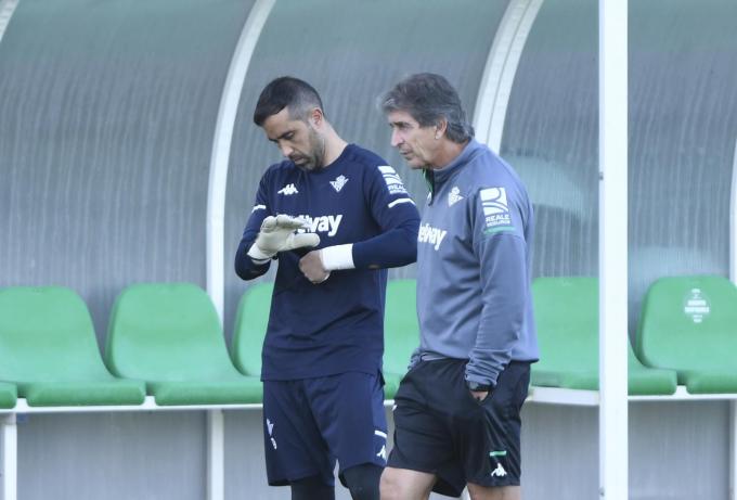 Pellegrini confirmó lesión de Bravo y abrió la puerta para fichar a otro arquero