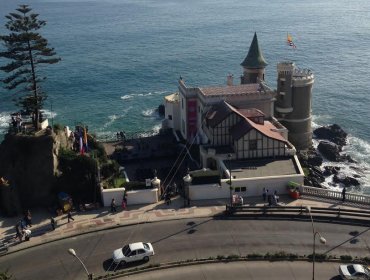 Con sello de alta fricción, refuerzan seguridad vial en curvas de la Av. La Marina de Viña del Mar