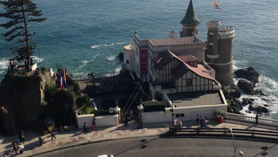 Con sello de alta fricción, refuerzan seguridad vial en curvas de la Av. La Marina de Viña del Mar