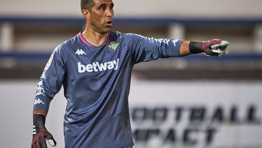 Claudio Bravo sufrió nueva lesión y se perderá los próximos partidos del Betis