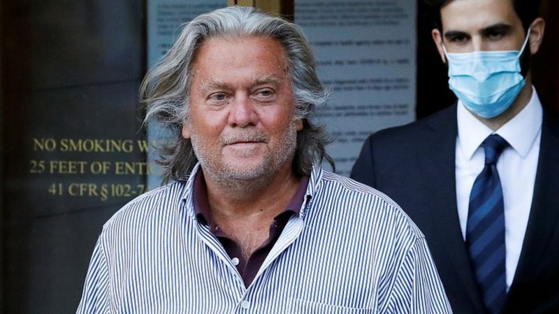 Donald Trump indulta a su exasesor Steve Bannon en el último día de su mandato