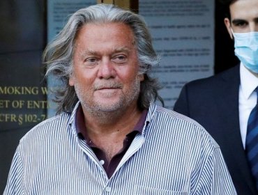 Donald Trump indulta a su exasesor Steve Bannon en el último día de su mandato