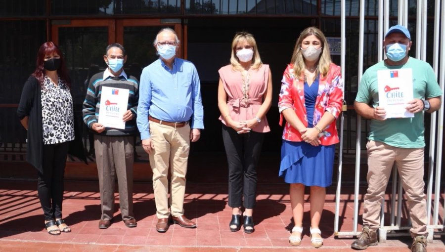 Autoridades entregan títulos de dominio a siete familias de la comuna de Cabildo