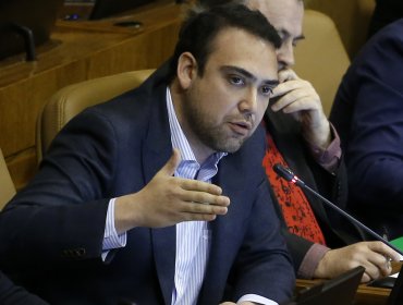 Diputado Karim Bianchi apuntó contra diputados que votaron contra rebaja de tasa de mortalidad para cálculos previsionales