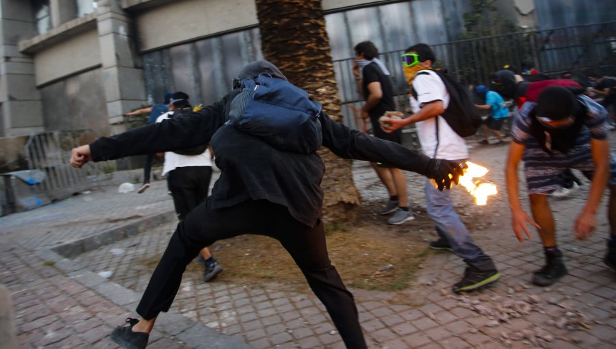 Penas de cárcel para dos sujetos por fabricar y arrojar bombas molotov en Providencia