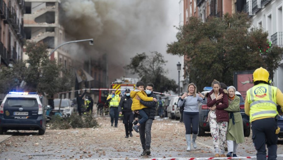 Al menos tres muertos y varios heridos tras fuerte explosión que destrozó un edificio en Madrid