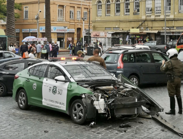 Patrullas de Carabineros protagonizan fuerte colisión frontal durante persecución por las calles de Valparaíso