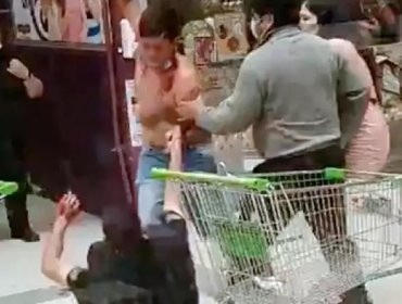 Dos guardias apuñalados deja violenta riña en supermercado de Colina: atacante es menor de edad