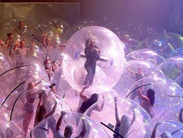 The Flaming Lips realizaron el primer concierto en burbujas inflables