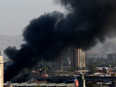 Incendio afectó a cinco locales comerciales en cercanías de la Vega Central en Recoleta