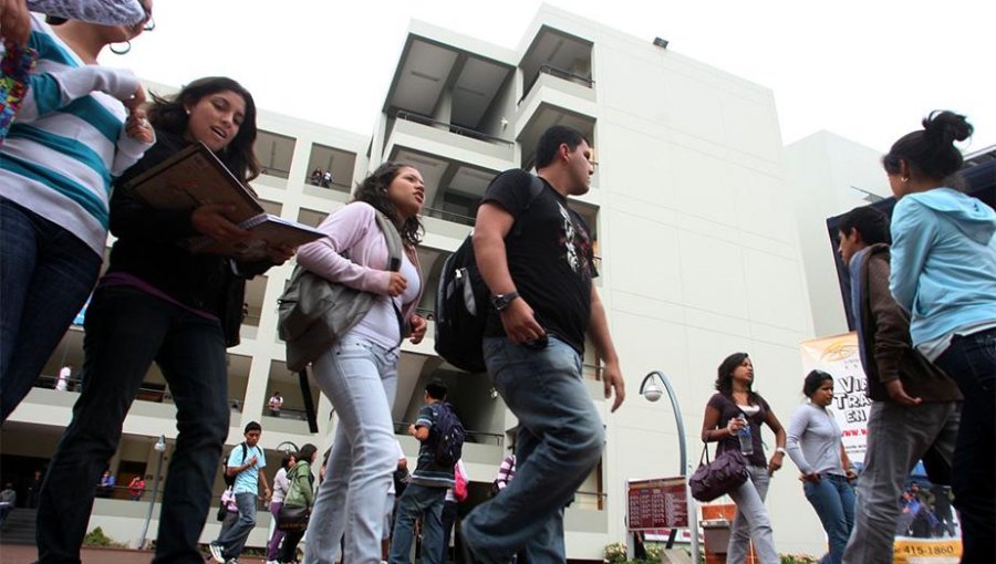 Más de un tercio de las universidades en Perú cerrarán por "falta de calidad"