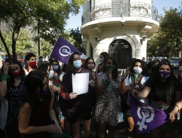 Organizaciones feministas exigen al Servel que cumpla con la Ley de Paridad