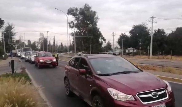 Pese al aviso de riesgo de aluviones y deslizamientos, cientos de santiaguinos siguen viajando al Cajón del Maipo