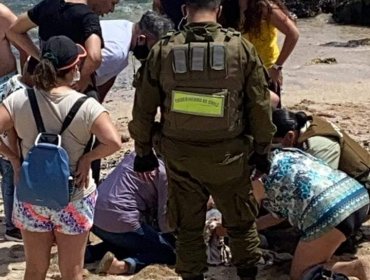 Dos personas fueron rescatadas tras caer en parapente a la playa Los Lilenes de Concón