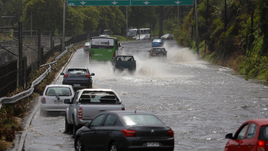 Intensas lluvias causan estragos en Valparaíso y Viña del Mar