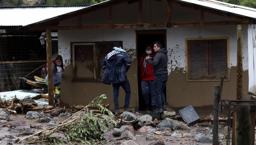 Alerta roja en San José de Maipo: Aluviones causan estragos y siguen evacuaciones