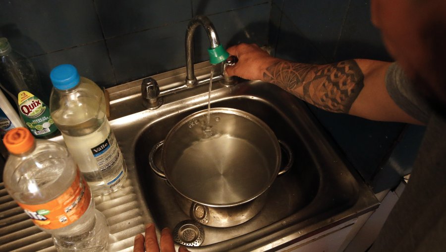 Descartan cortes de agua para este lunes en 37 de 38 comunas de la región Metropolitana