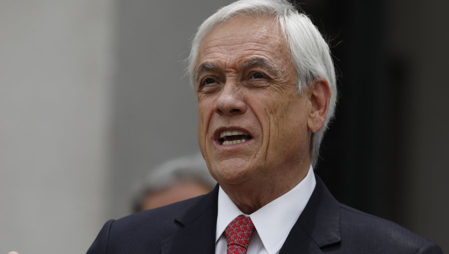 Aprobación del presidente Piñera se mantiene en 19% y sólo un 50% se vacunaría inmeditamente, según Cadem