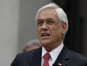 Aprobación del presidente Piñera se mantiene en 19% y sólo un 50% se vacunaría inmeditamente, según Cadem