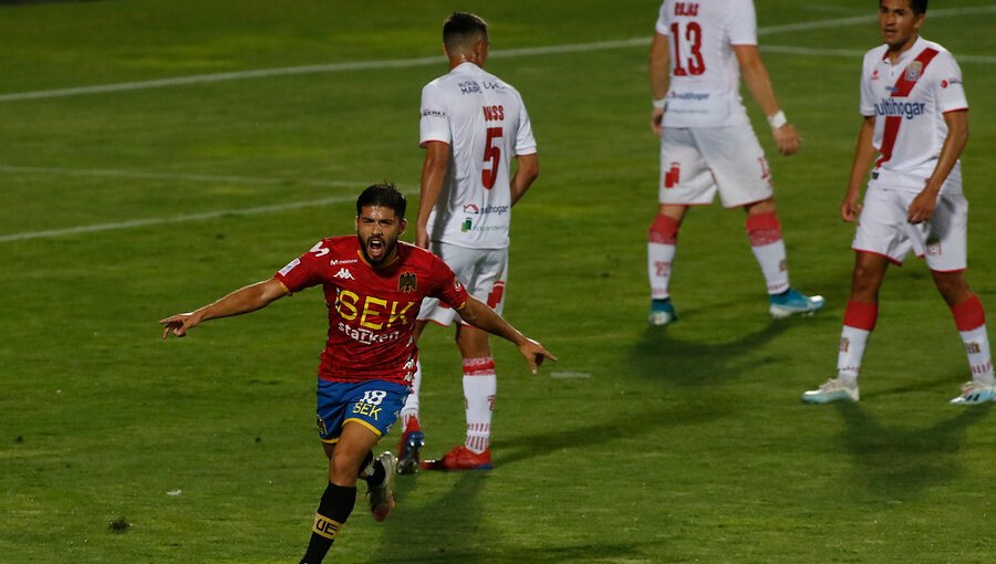 Unión Española volvió a los festejos tras vencer 4-2 a domicilio a Curicó