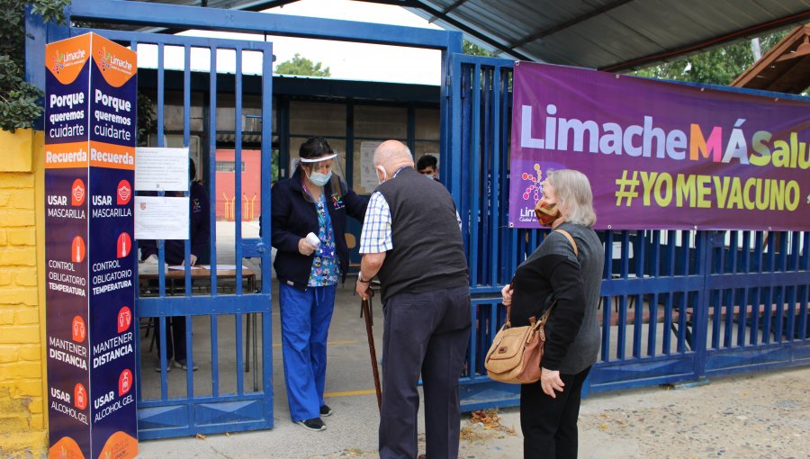 Limache espera vacunar al 80% de la población mayor de 70 años durante primera etapa