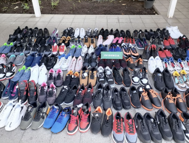 Carabineros detuvo a hombre que vendía cerca de 100 pares de zapatillas piratas en Viña del Mar