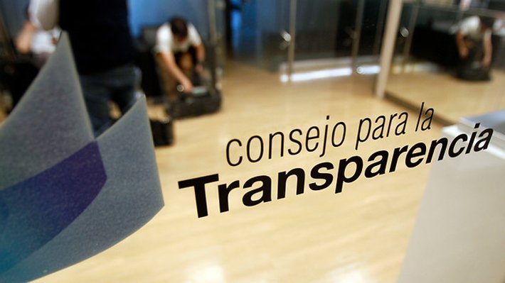 Consejo para la Transparencia llama a informase del proceso de vacunación solo por canales oficiales