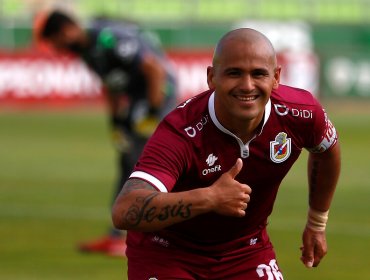 Humberto Suazo renovó por una temporada más con Deportes La Serena