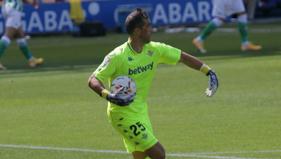 En España destacan que Claudio Bravo "acelera" su recuperación pera jugar ante Barcelona