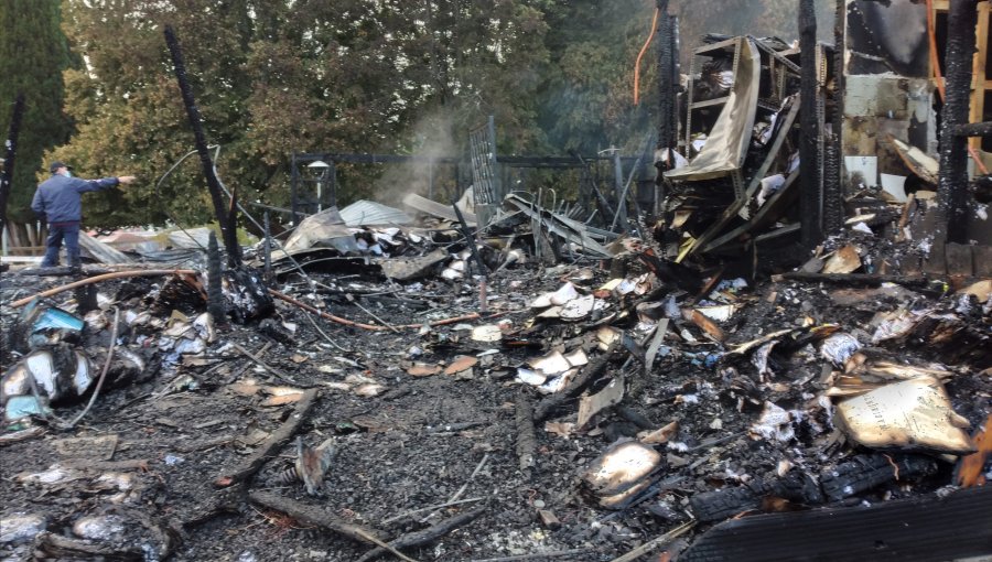 Alcalde de Panguipulli culpa a Carabineros de la noche de terror e incendio de Municipio