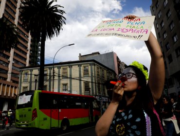 Valparaíso se suma a protestas por asesinato de malabarista en Panguipulli