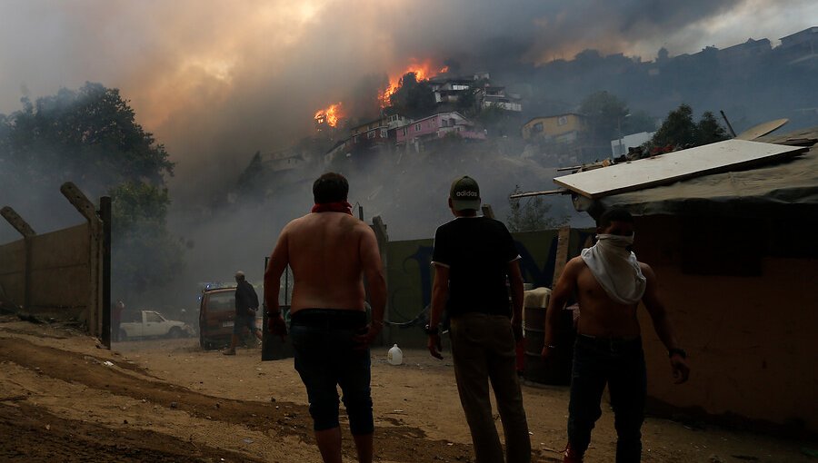 Gobierno se compromete ante senadora Allende a pagar este miércoles los subsidios de arriendo y acogida a damnificados de incendio en Valparaíso