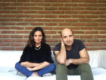 Con romántica fotografía, Francisca Gavilán y Cristián Carvajal dejan ver su relación