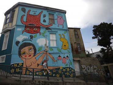 Consejo de Monumentos llama a Mon Laferte a regularizar obra en Valparaíso