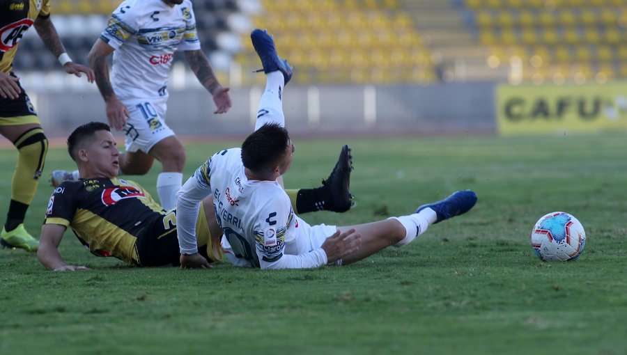 Coquimbo derrotó a Everton y sueña con mantenerse en Primera