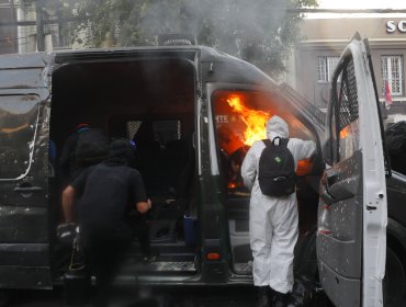 Manifestaciones en la Plaza Baquedano obliga a desvíos y cierre del Metro de Santiago