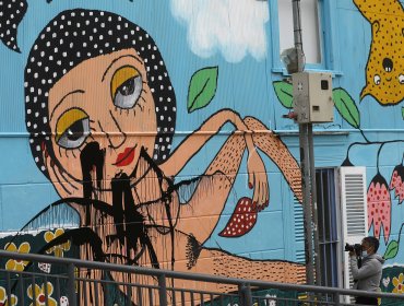 Valparaíso: Vandalizan por segunda vez mural de Mon Laferte en Cerro Alegre