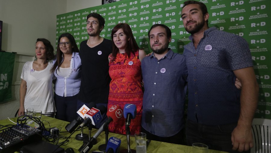 Denuncian "discriminación" de directiva de Revolución Democrática en elección de sustituto del ex-diputado Renato Garín