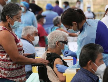 Ministerio de Salud anuncia que Chile superó los 2 millones 300 mil vacunados contra el Covid-19